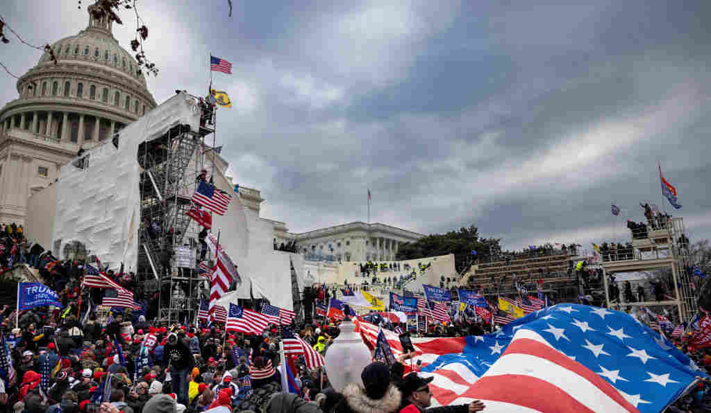 Prosecutors: Oath Keepers' Founder Was In Direct Contact
With Capitol Rioters 1