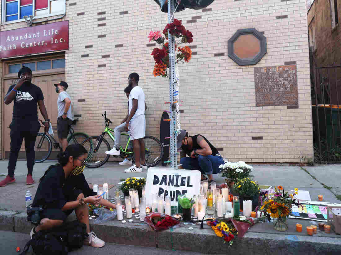 Daniel Prude's Family Files Wrongful Death Lawsuit Against
Rochester Police Officers 1