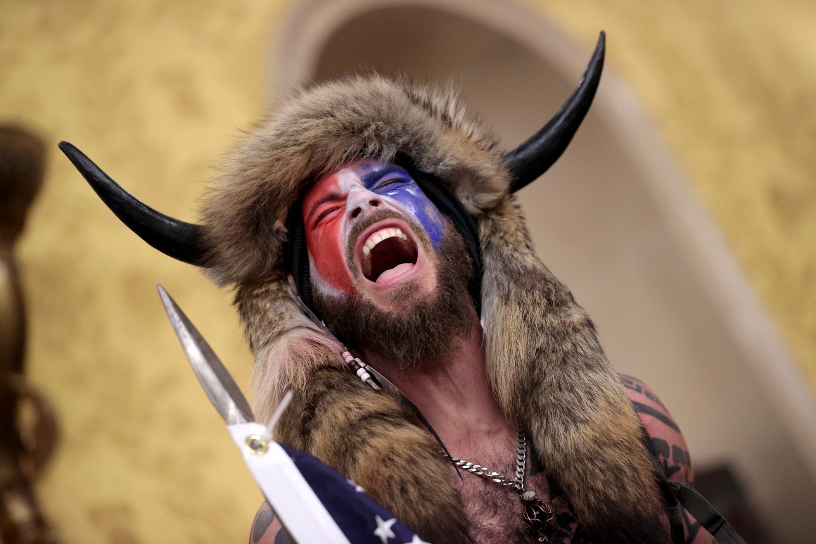 Capitol riot shaman's TV interview irks judge 1