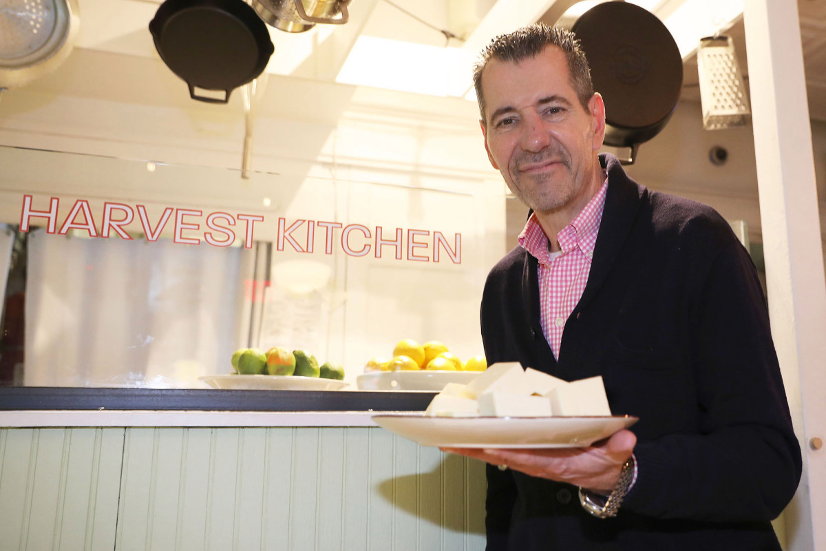 How NYC eateries are enticing staff to get the COVID-19
vaccine 1