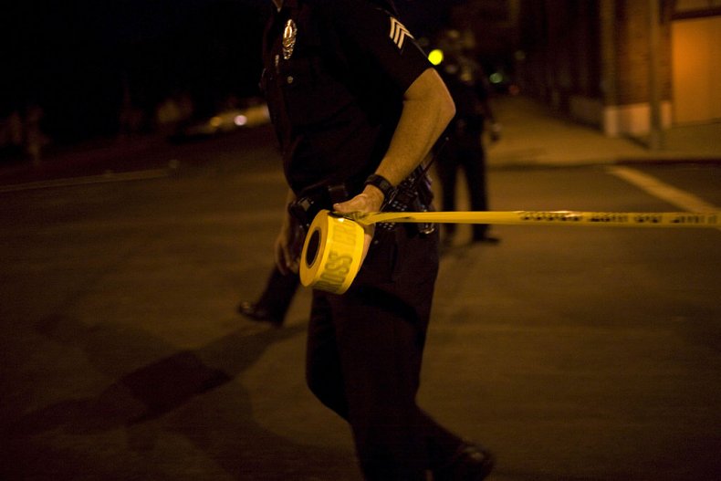 Vancouver Police Officers Filmed Posing Next to Dead Body
Are 'Reassigned' 1