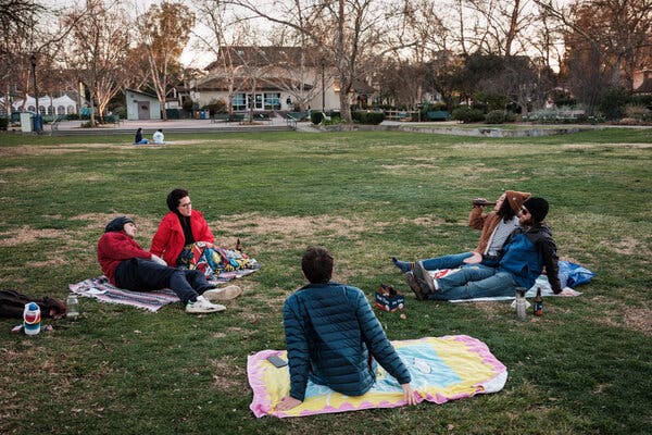 Vaccinated Americans, Let the Unmasked Gatherings Begin (but
Start Small) 1