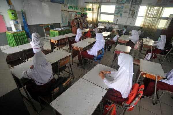 Indonesia Says Schools Can’t Make Girls Wear Head
Scarves 1