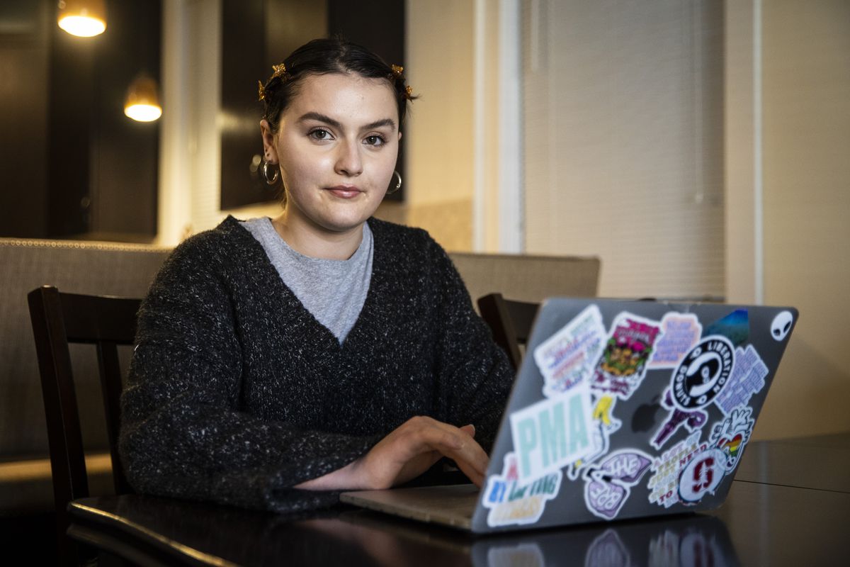 How the coronavirus pandemic has affected high schoolers’
mental health (LIVE UPDATES) 1