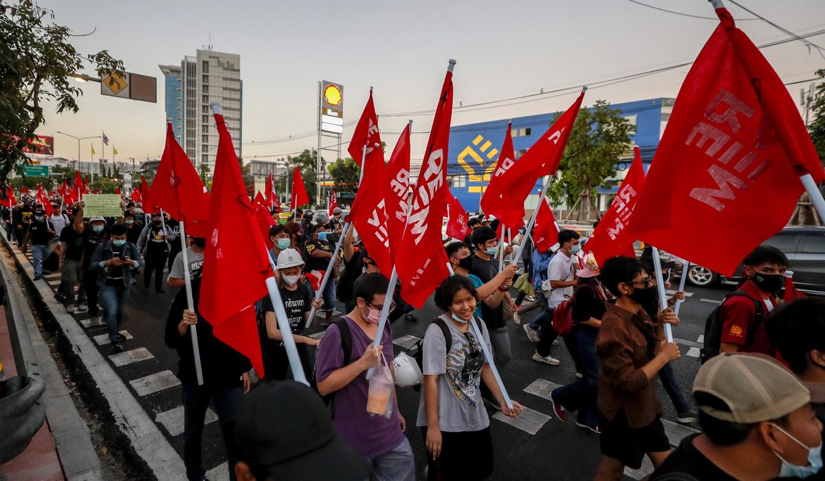 Pro-democracy protest in Thailand passes without
violence 1