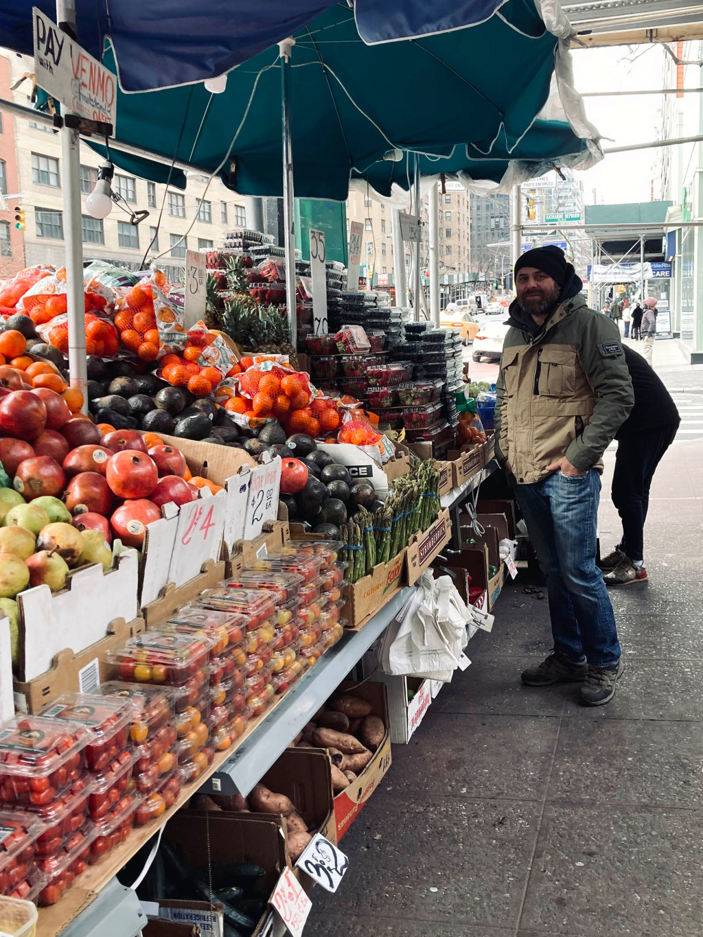NYC fruit stand reopens 24 hours after scary Midtown car
crash 1
