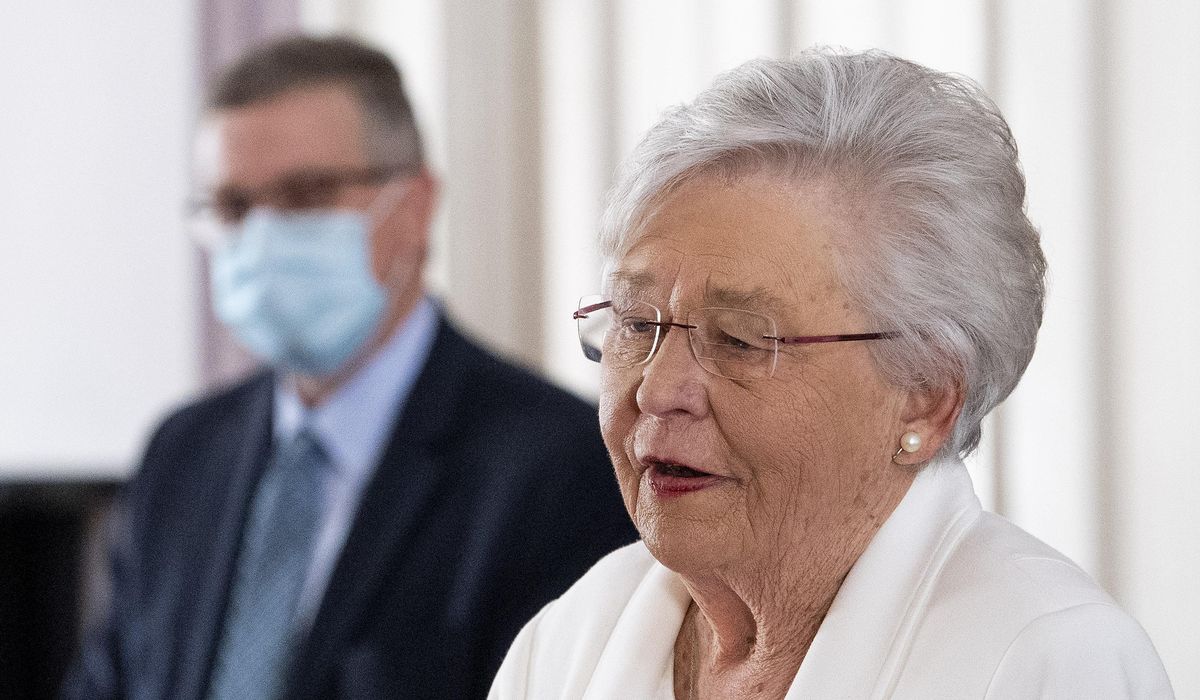 Resisting pressure, Alabama governor extends mask
order 1