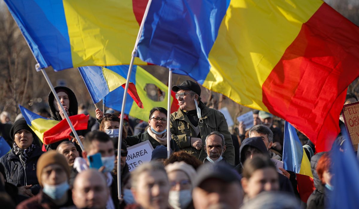 3,000 at Romania anti-vaccination protest amid COVID-19
rise 1