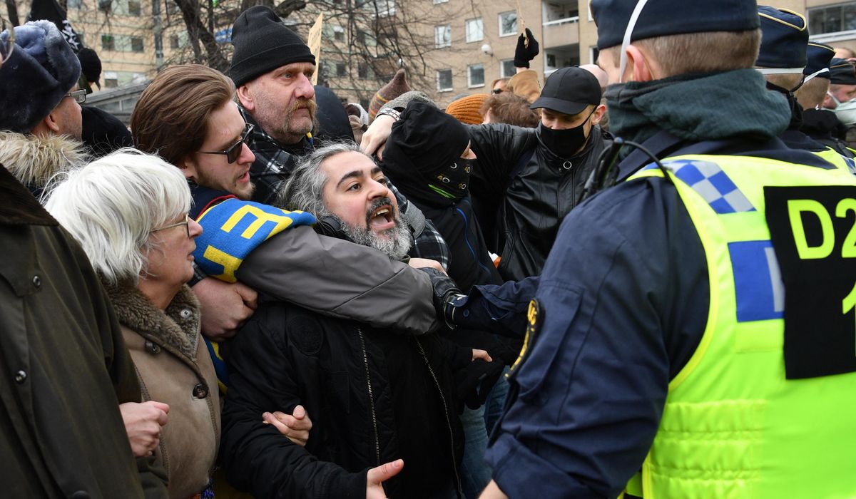 Hundreds gather in illegal COVID-19 protest in
Stockholm 1
