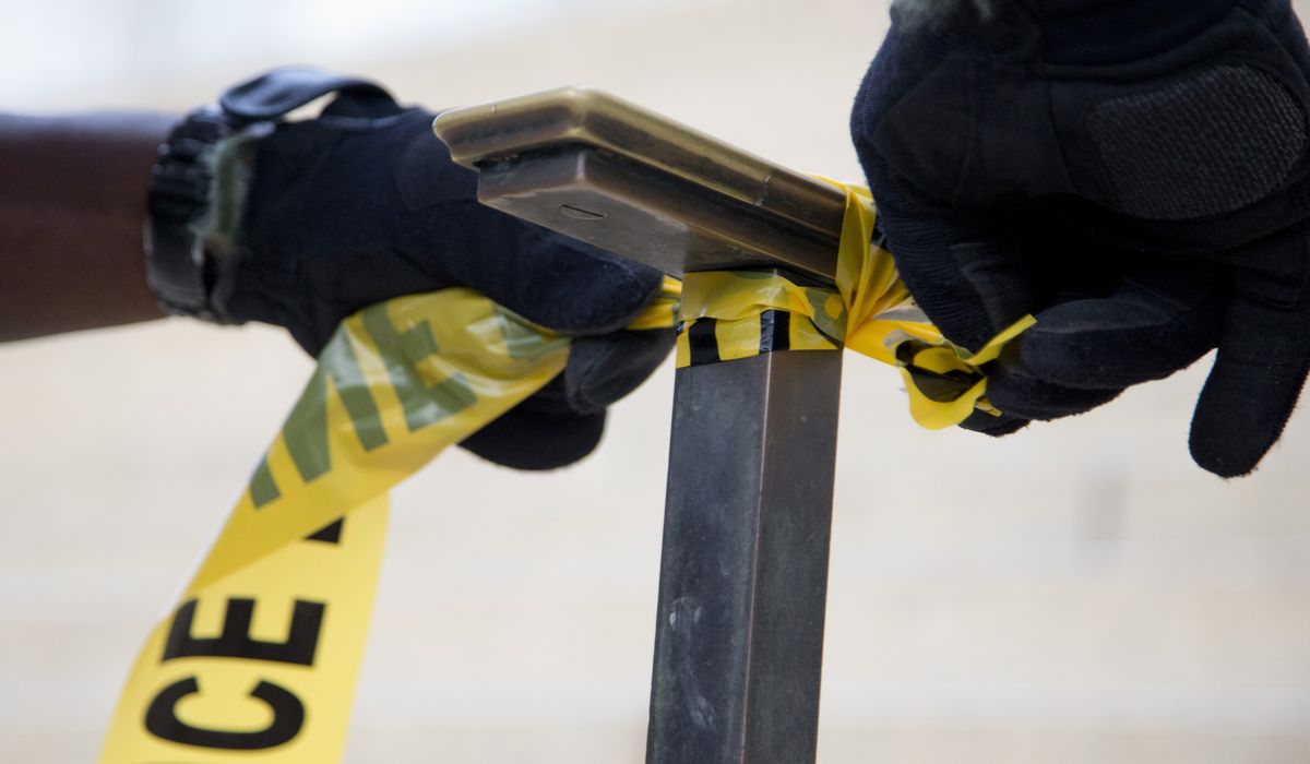 Police: Off-duty Pentagon police officer lied about why he
fatally shot two men 1