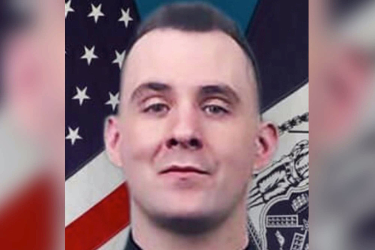 Bronx DA clears NYPD in 2019 gun-stop encounter that left
suspect, one officer dead 1