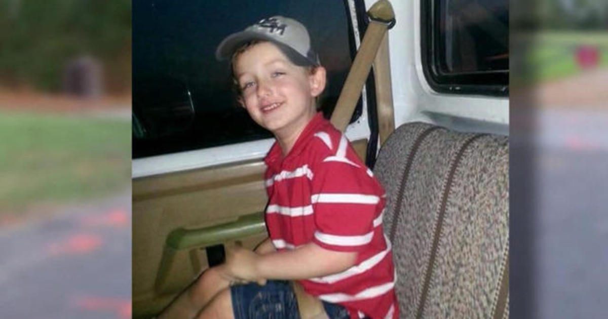 6-year-old dies, father hurt in Louisiana officer
shooting 1