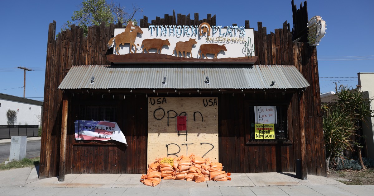 Burbank erects fence around restaurant that has repeatedly
defied health orders during COVID-19 pandemic 1