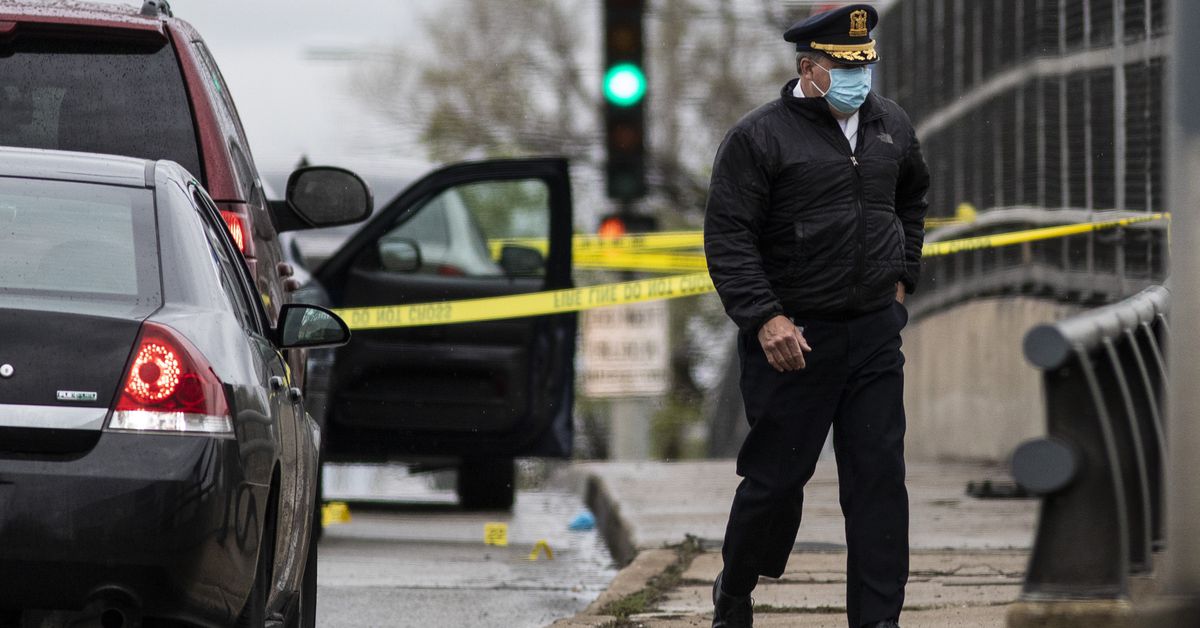 Chicago man charged with shooting Oak Park police
officer 1