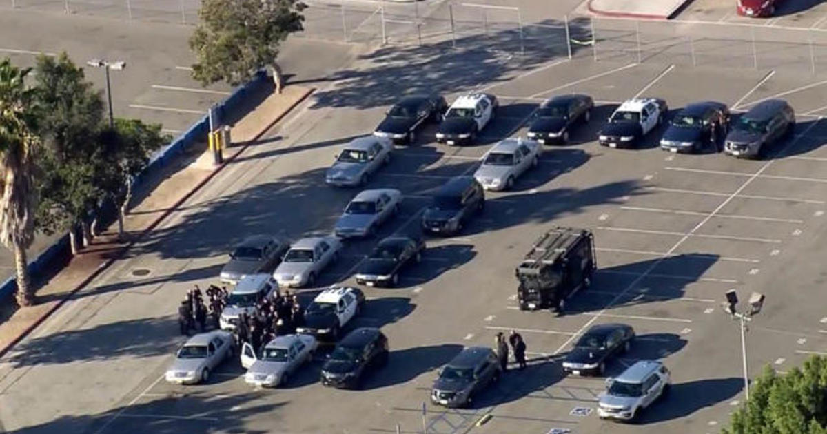 Los Angeles schools re-open after terror threat 1