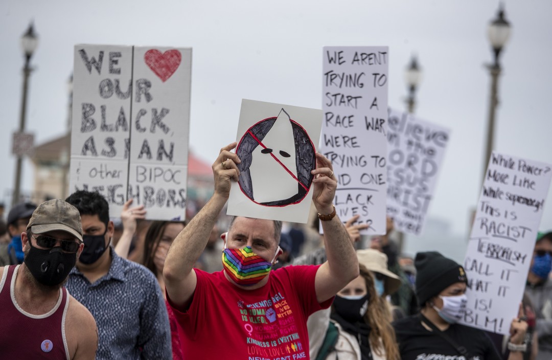 Photos: Rival demonstrators protest during a white lives
matter rally at Huntington Beach 1