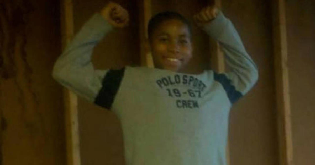 Protesters rally after cops cleared in Tamir Rice
shooting 1