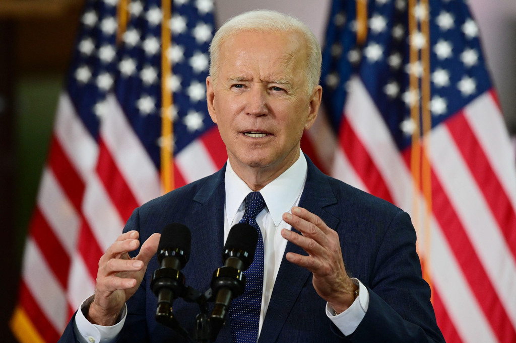 Biden in favor of providing COVID-19 vaccines to illegal
immigrants 1