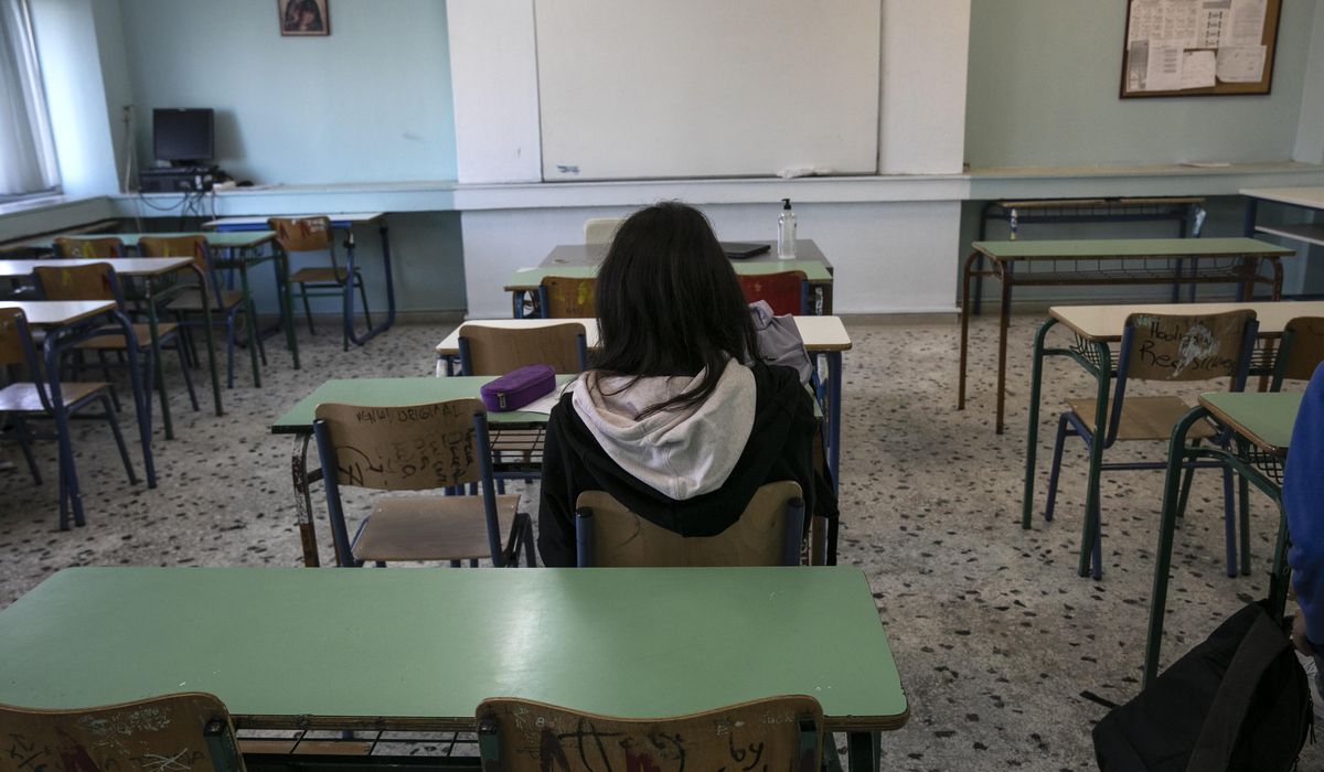 Greece pins hopes on mandatory home testing, opens
schools 1