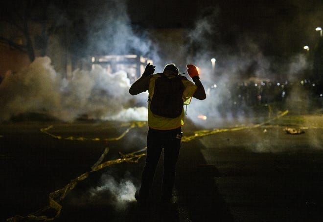 Protests erupt after death of Daunte Wright, 20-year-old
Black man shot by police during traffic stop: What we know 1