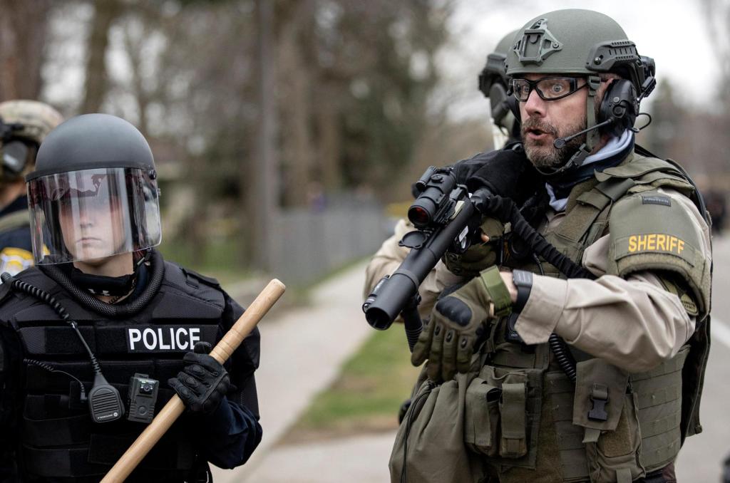 Police: Minnesota officer meant to draw Taser, not
handgun 1