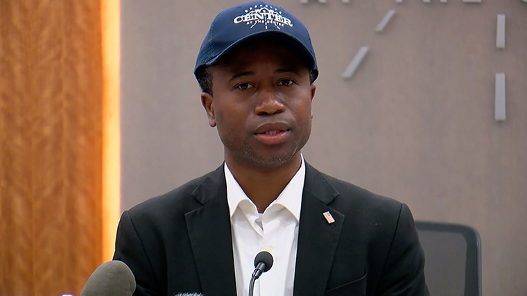 Brooklyn Center mayor said it was the officer's decision to
resign 1
