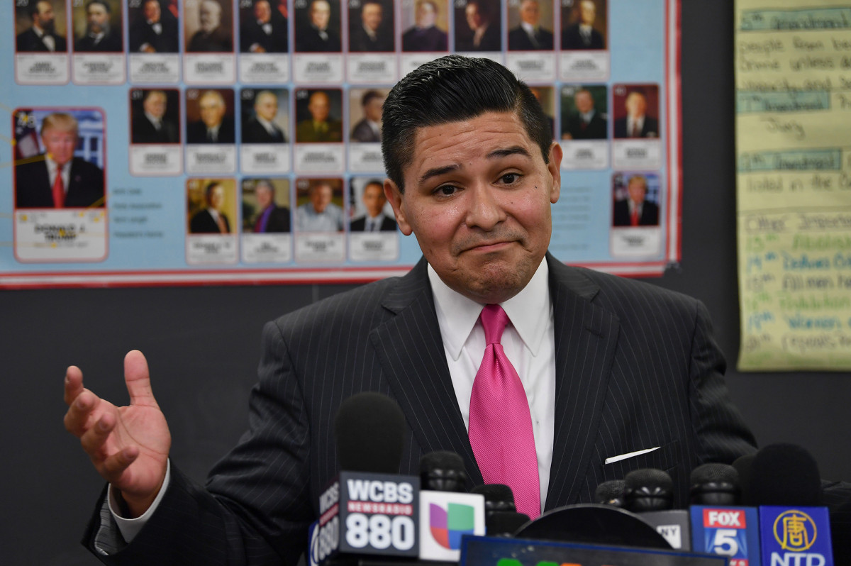 Carranza’s new gig: Working for company that won big
contracts when he ran NYC schools 1