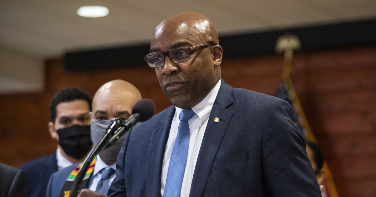 Attorney General Kwame Raoul working with feds to
investigate office’s ‘compromised’ computer network 1