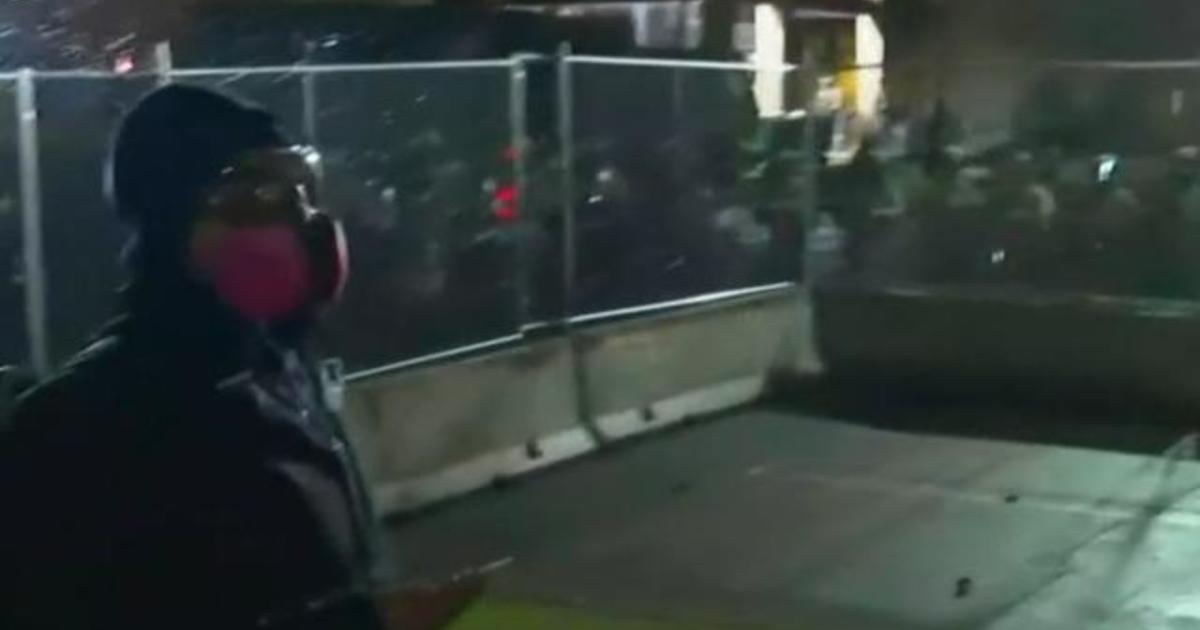 Hundreds protest in Brooklyn Center, Minnesota, for third
night 1