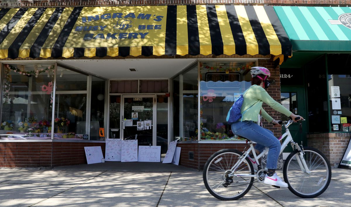Column: Downers Grove baker who ‘always looks out for
people’ battles COVID-19, and community rushes in to help 1