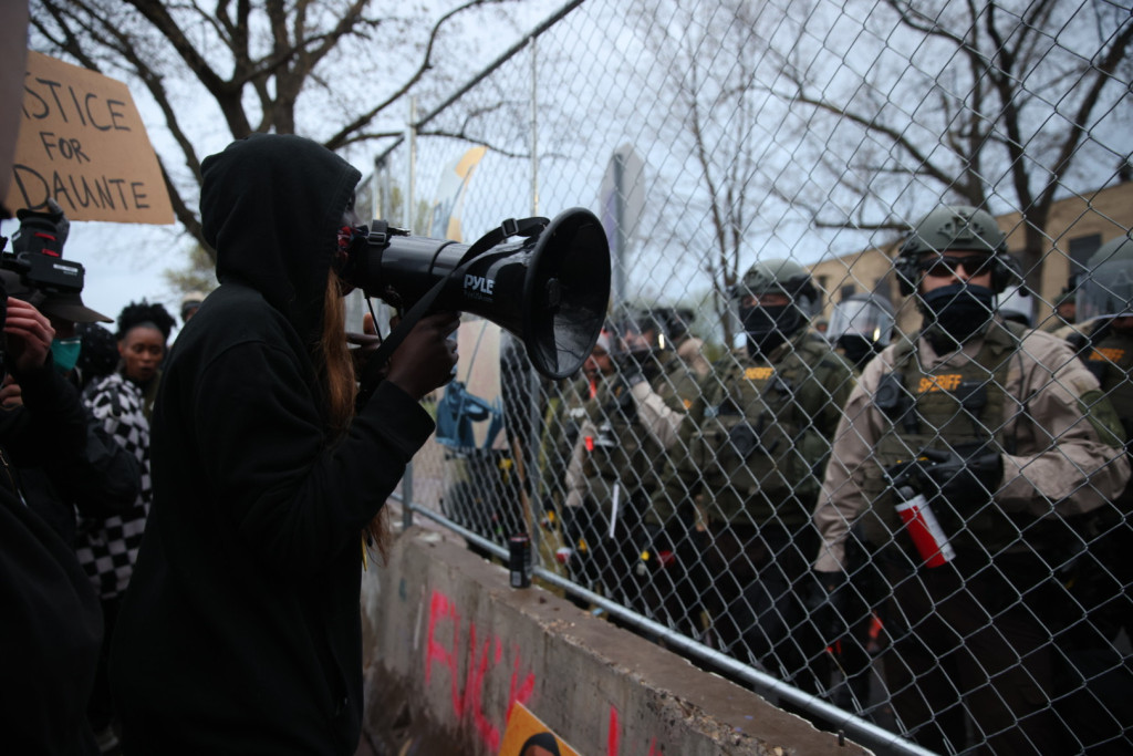 Minnesota protesters, police clash for fourth straight night
after Daunte Wright shooting 1