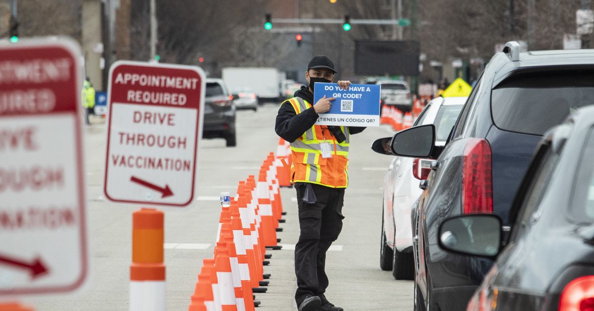 Pause on Johnson & Johnson COVID-19 vaccine won’t
affect United Center appointments, city’s top doc says 1
