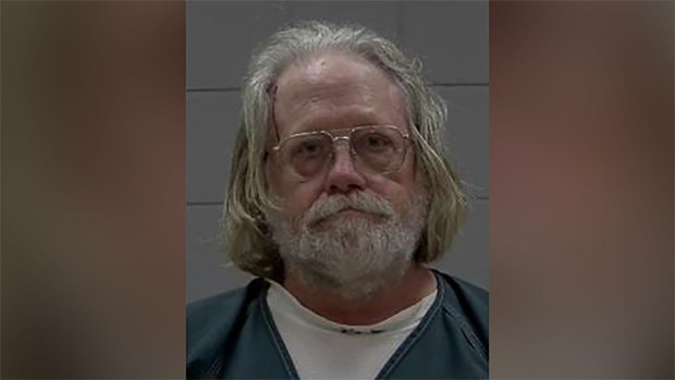 Minn. man arrested after allegedly beating officer with
hammer 1