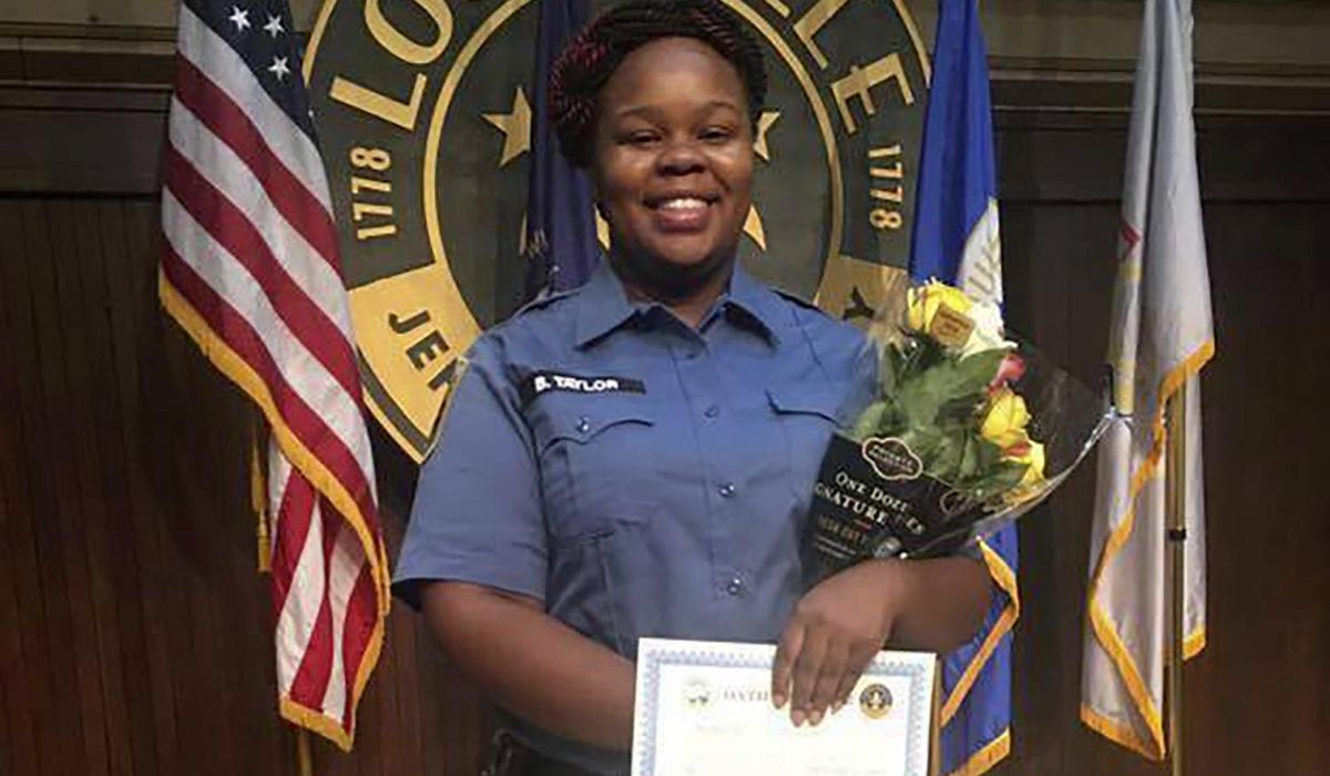 Officer involved in Breonna Taylor raid writing a
book 1