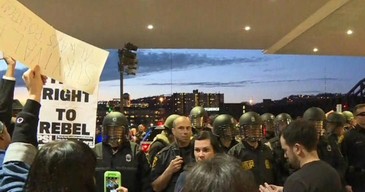 Protesters clash with supporters at Donald Trump
rally 1 Protesters clash with supporters at Donald Trump
rally 1