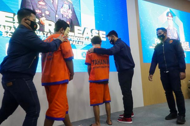 Indonesia arrests 2 hackers over $60 million U.S. COVID-19
scam 1