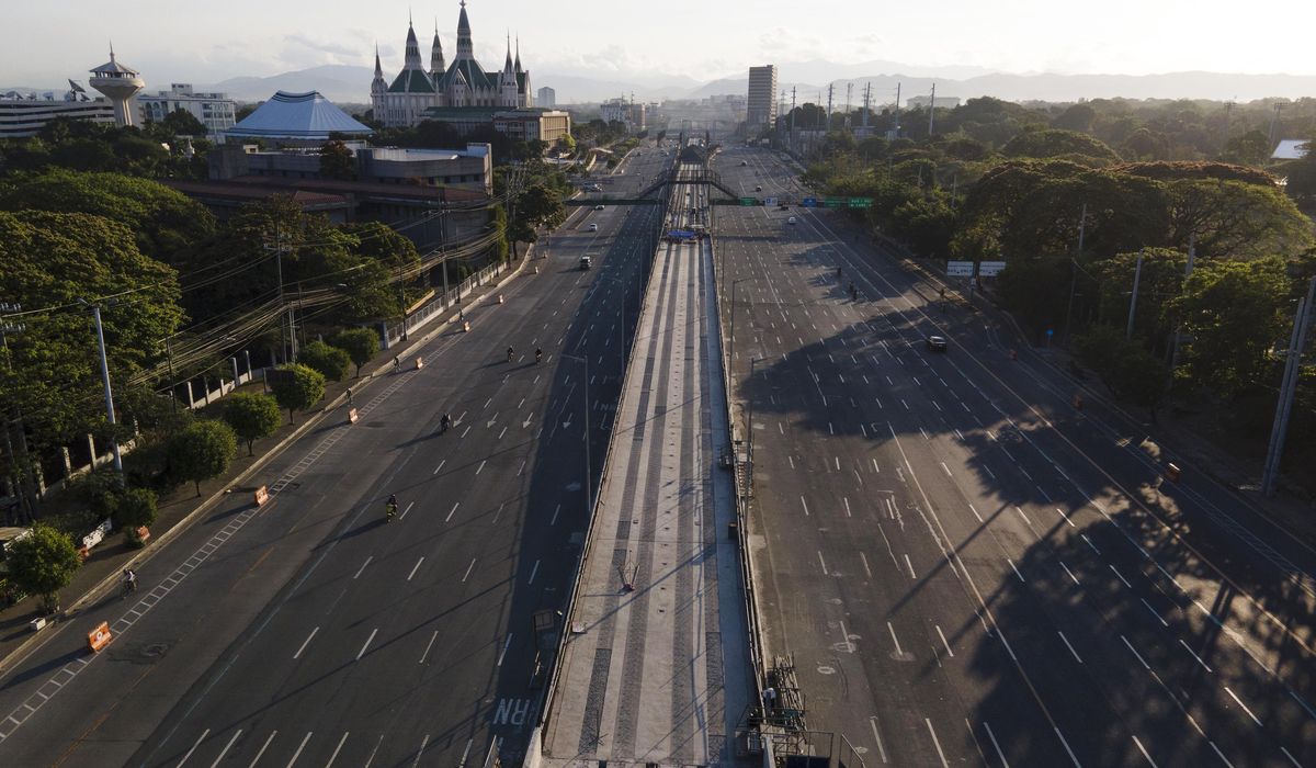Good Friday and virus lockdown empty Manila’s
streets 1