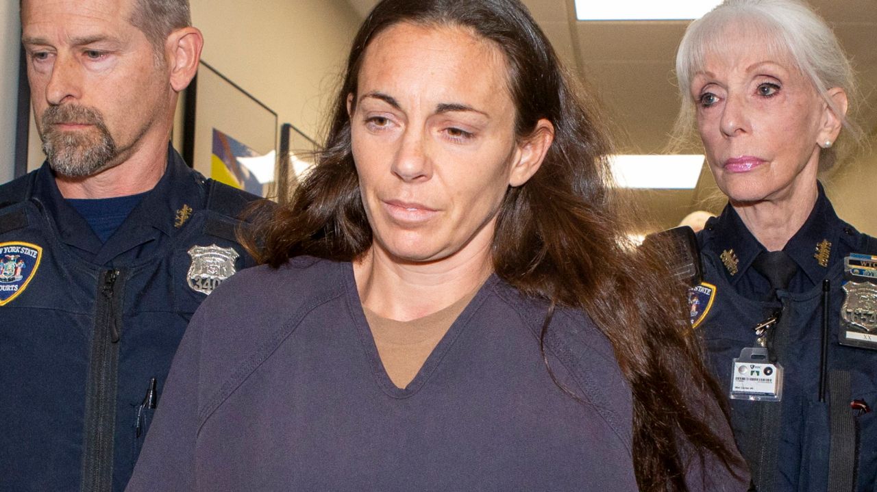 Ex-NYPD Officer Valerie Cincinelli pleads guilty to
obstruction in murder-for-hire plot 1