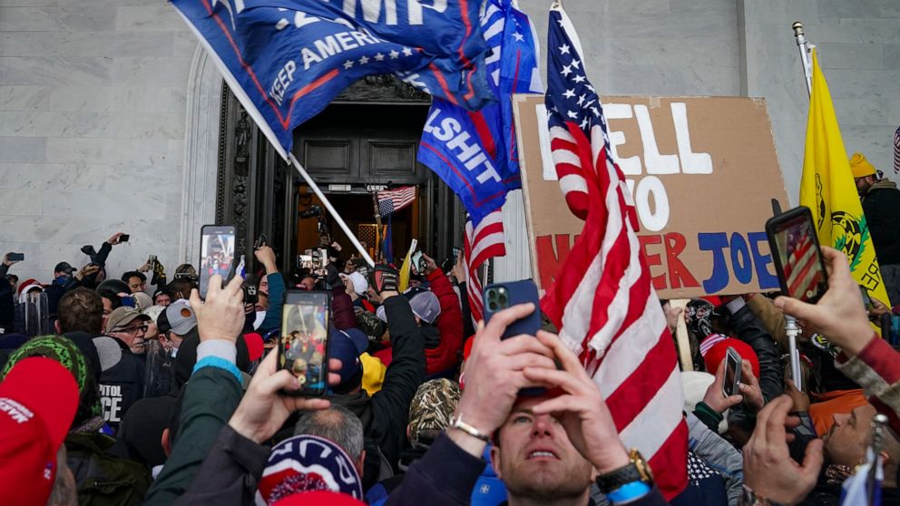 Some Jan. 6 defendants try to use journalism as riot
defense 1