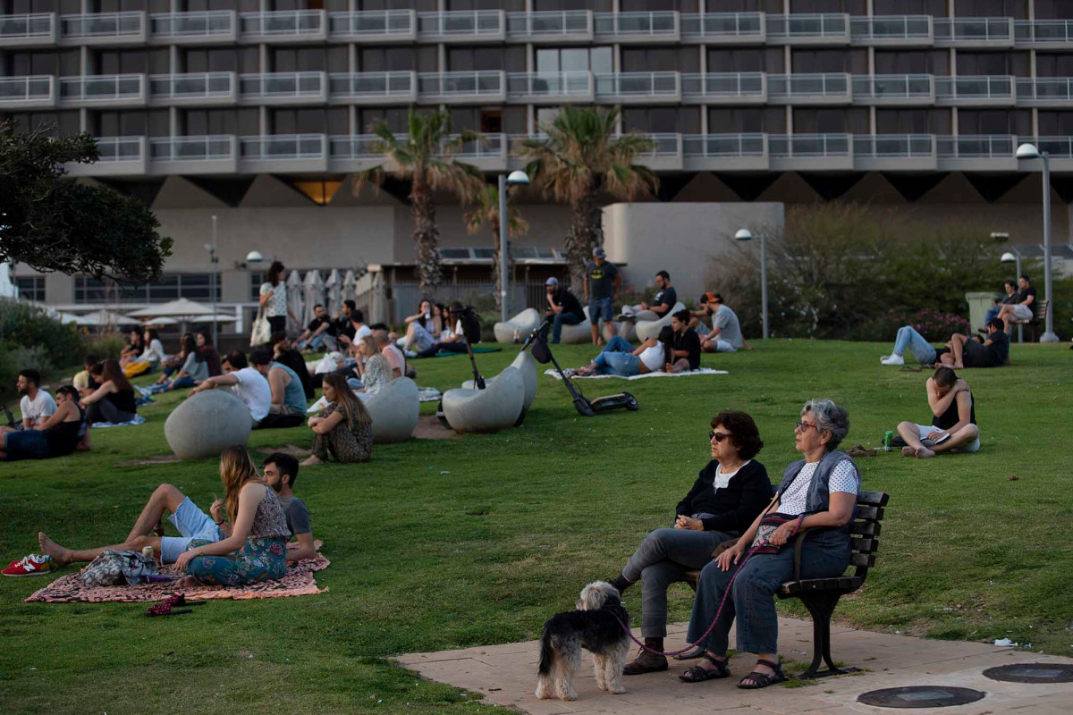 Israel ends outdoor mask mandate 1 Israel ends outdoor mask mandate 1
