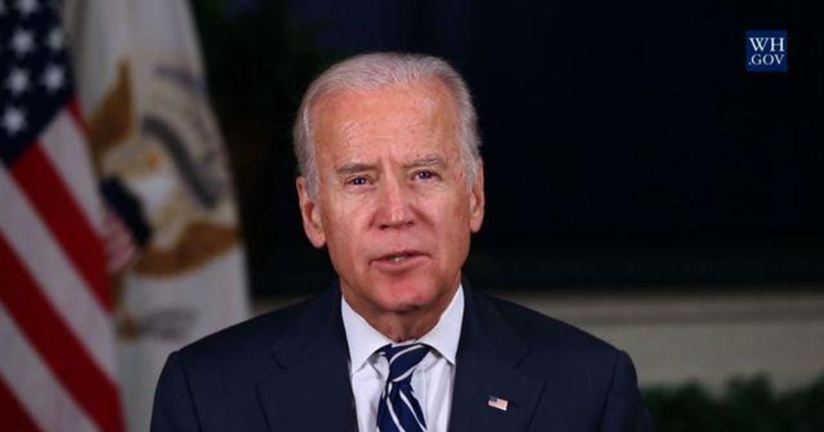 Joe Biden delivers touching tribute to Dallas police
officers 1