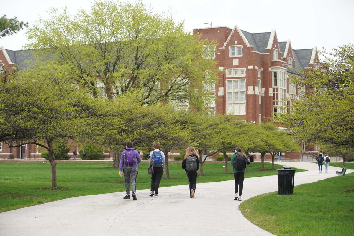 Chicago high schoolers return to classrooms for first time
since pandemic (LIVE UPDATES) 1