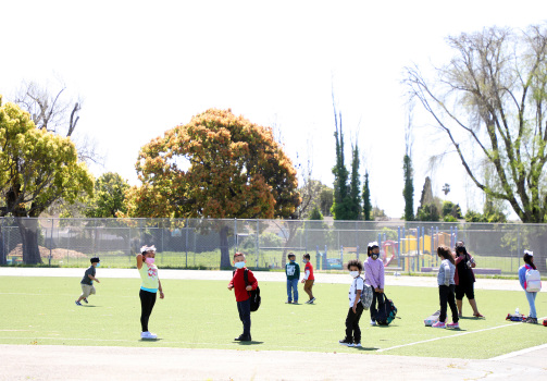 Oakland students return to classroom after agreement reached
with teachers union 1