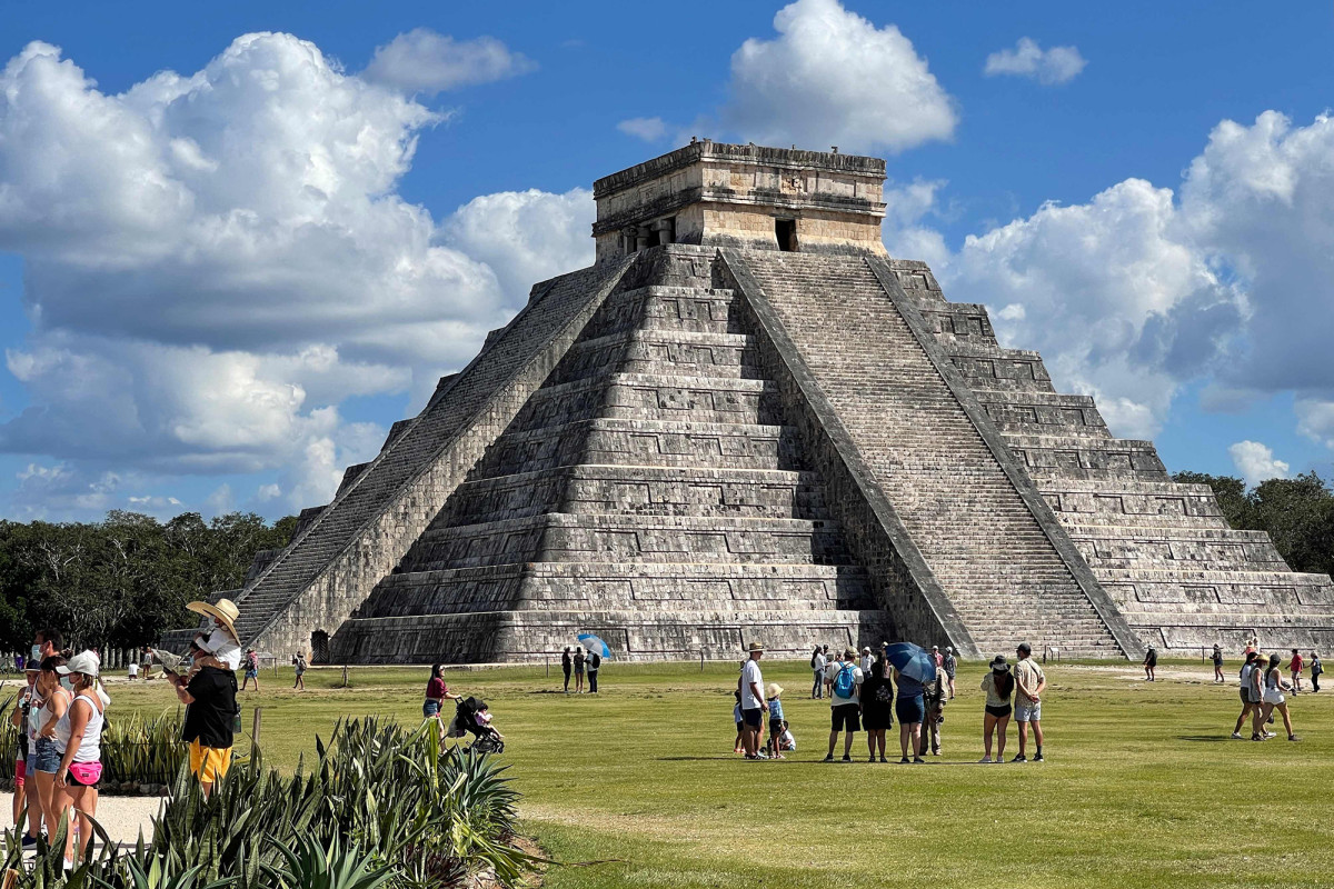 Mexico closing Mayan ruin site because of maskless
tourists 1