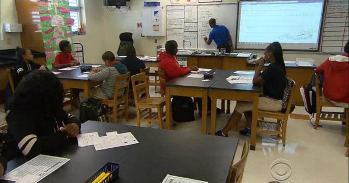 8/22: Florida students begin classes amid Zika outbreak;
rare bookstore still thriving in New York City 1