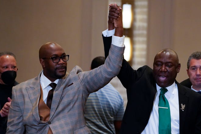 George Floyd family attorney Ben Crump hopes Chauvin verdict
sets 'precedent' for future justice 1