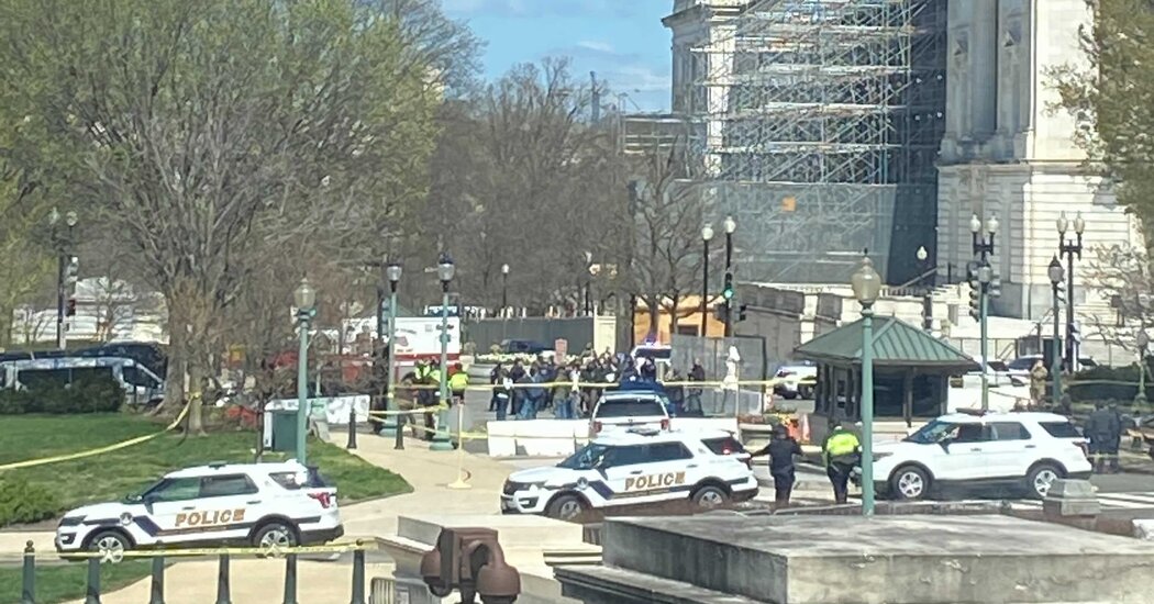 U.S. Capitol on Lockdown After Vehicle Attack; 2 Officers
Injured 1