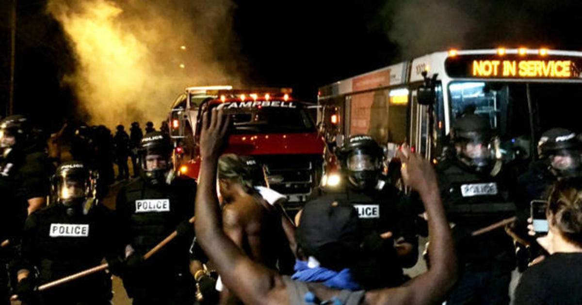 Charlotte on edge after police shooting protests turn
violent 1