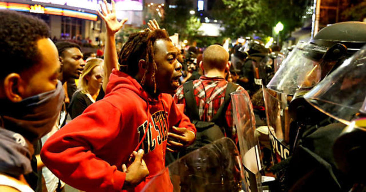 Protests turn into riots in Charlotte 1