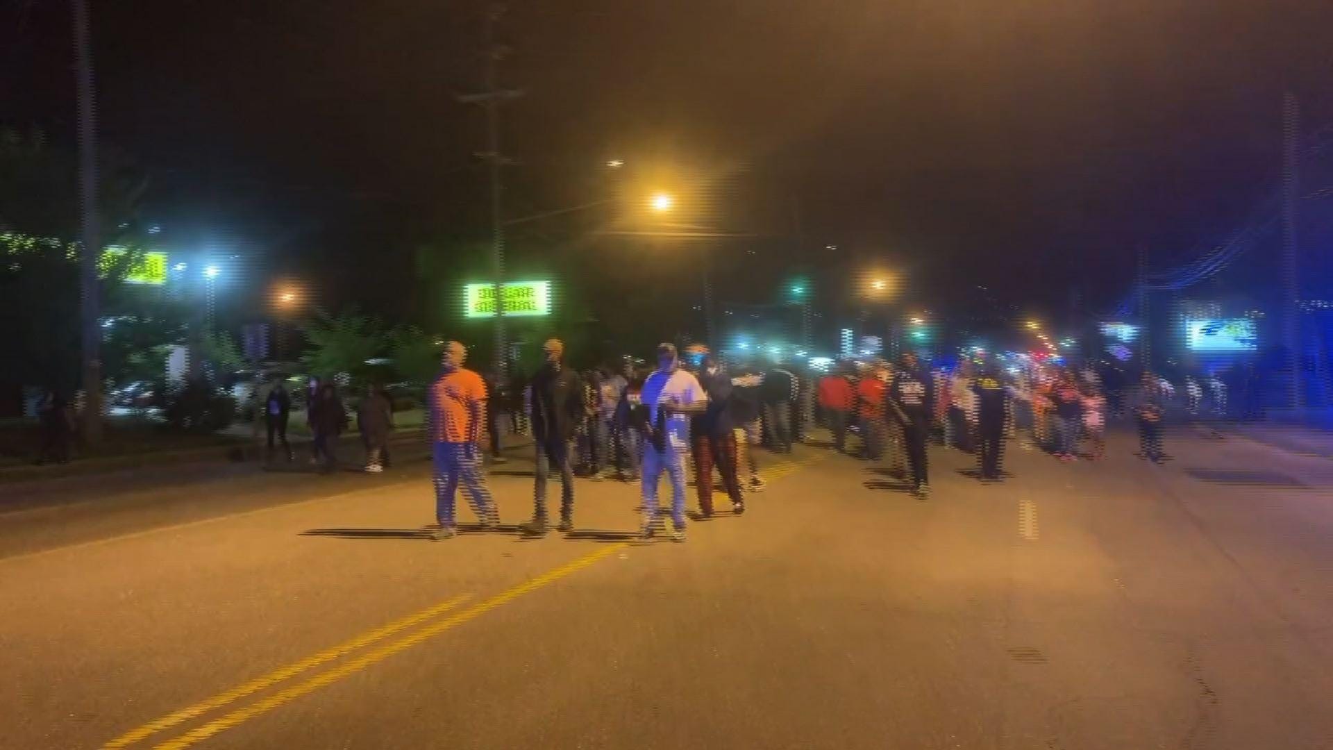 Protest in North Carolina after deputy kills man 1 Protest in North Carolina after deputy kills man 1